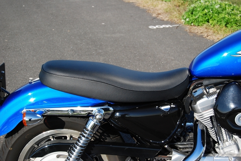美品!K&H製 04年式以降 スポーツスター用ダブルシート S-5613AP 美品!K&H製 04年式以降 スポーツスター用ダブルシート S-5613AP