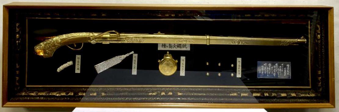 額装 種ヶ島 火縄銃 金 レプリカ 装飾銃 装飾品 美術品 骨董品 飾り  