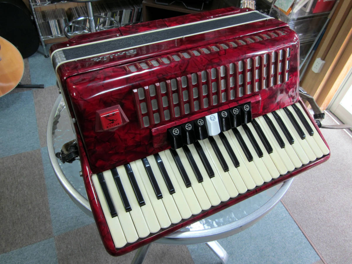Baile 0 Bass Accordion Piano in Case Rich bass - accordion with 