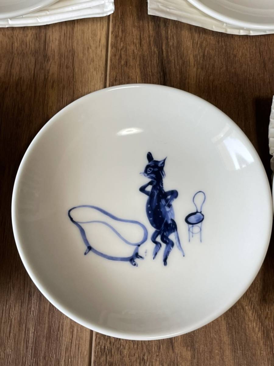 ￼藤田嗣治(レオナールフジタ)子猫モチーフ、 小皿5枚セット木箱付き 新品未使用 ☆未使用☆ レオナール・フジタ 小皿5枚セット 陶磁器 藤田嗣治 猫 木