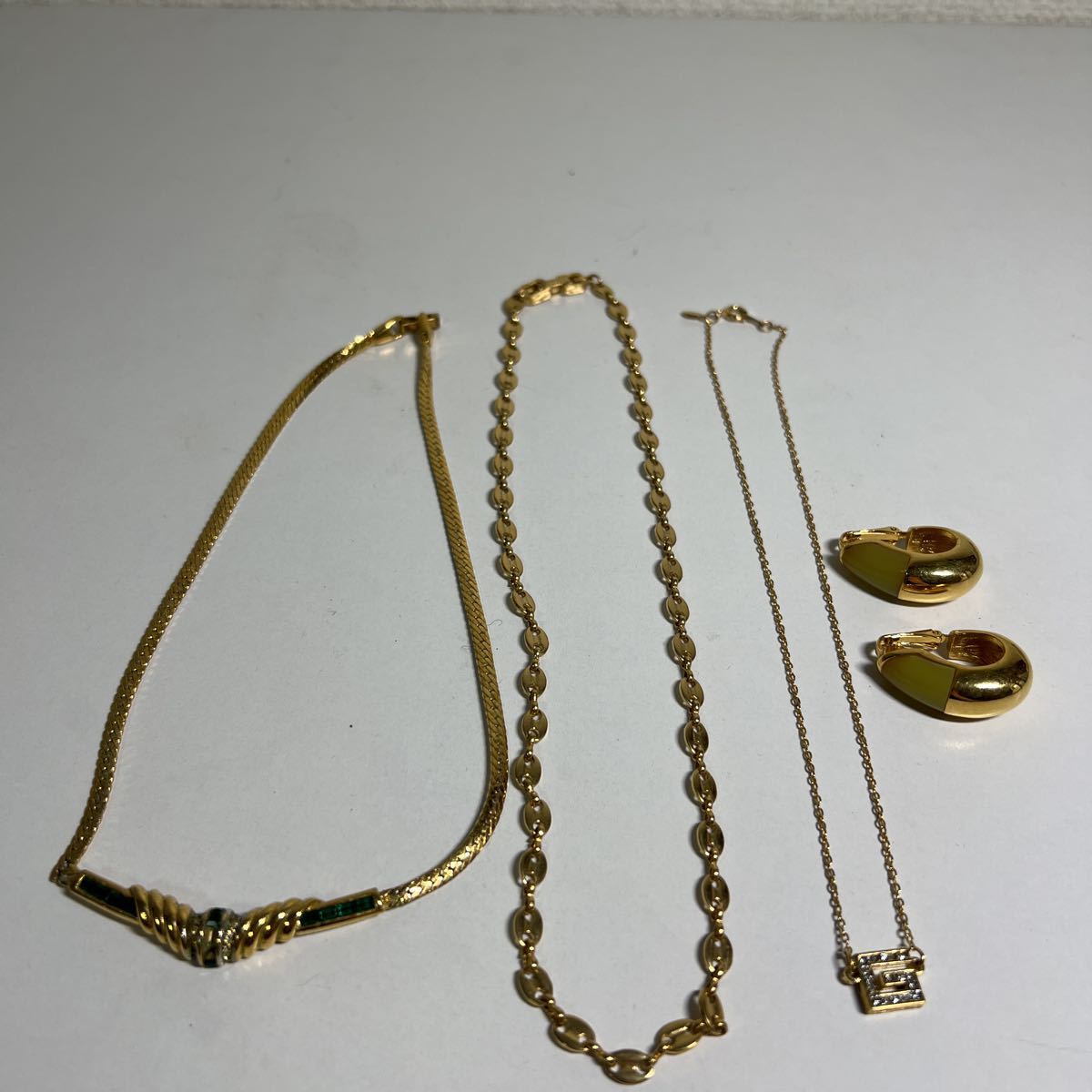 ジバンシー Collection Particulière La V GEORGE AVENUE 0 Givenchy 