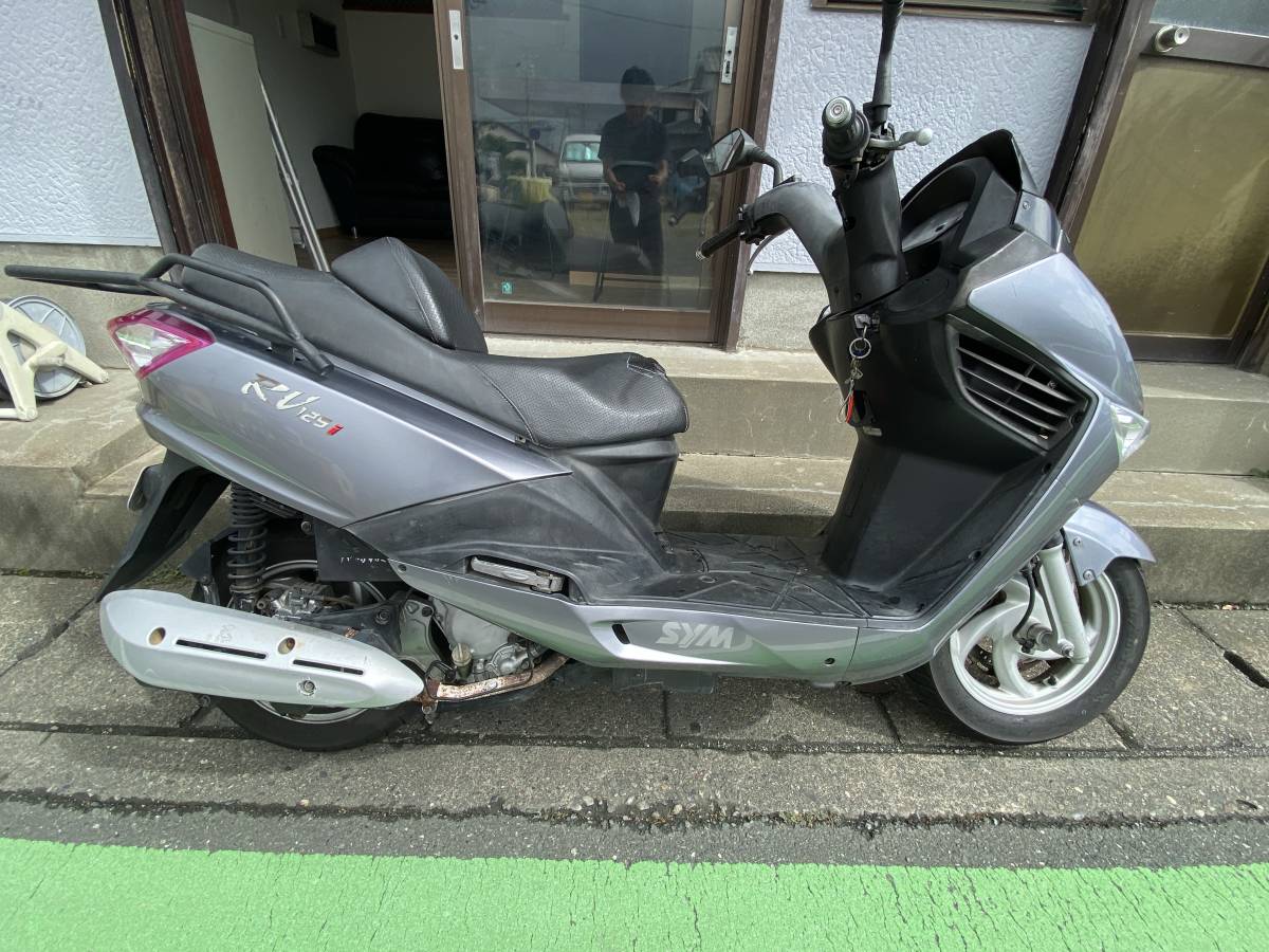 125スクーター SYM RV 125i 自賠責令和5年7月まで 低燃費エコ
