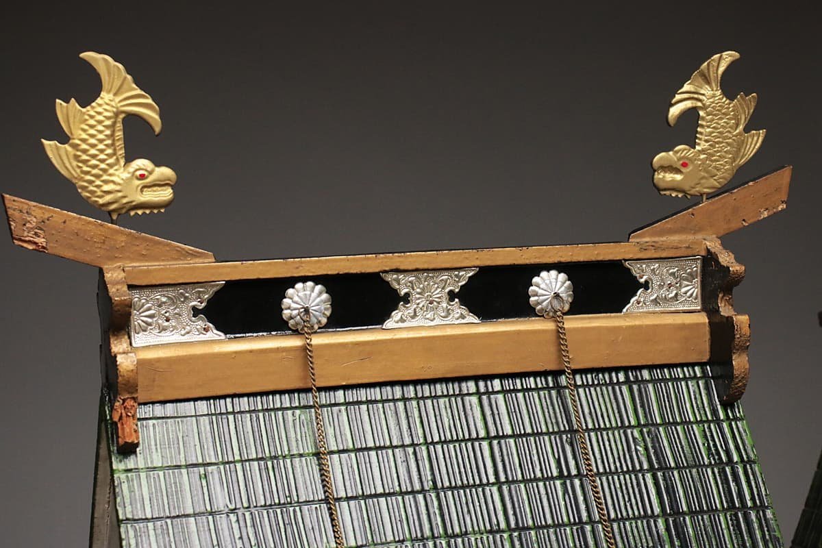 ZL042 時代物 雛道具 木造 菊唐草錺金具 牡丹唐草金蒔絵「雛御殿/御殿