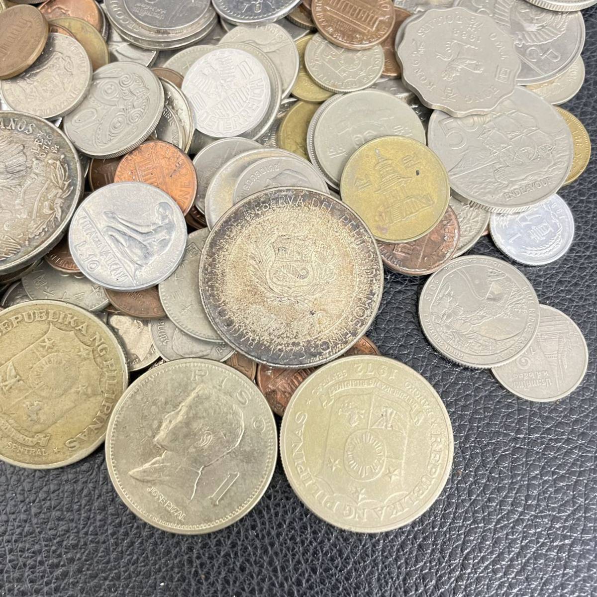 外国硬貨・紙幣海外コイン大量まとめて約1.4kgセット アメリカドル/中国/イタリア5000リラ/カンボジア/ベトナム/メキシコオリックス/カナダ  古銭 47j-12-2(貨幣)｜売買されたオークション まとめ 外国古銭 日本硬貨 旧貨幣