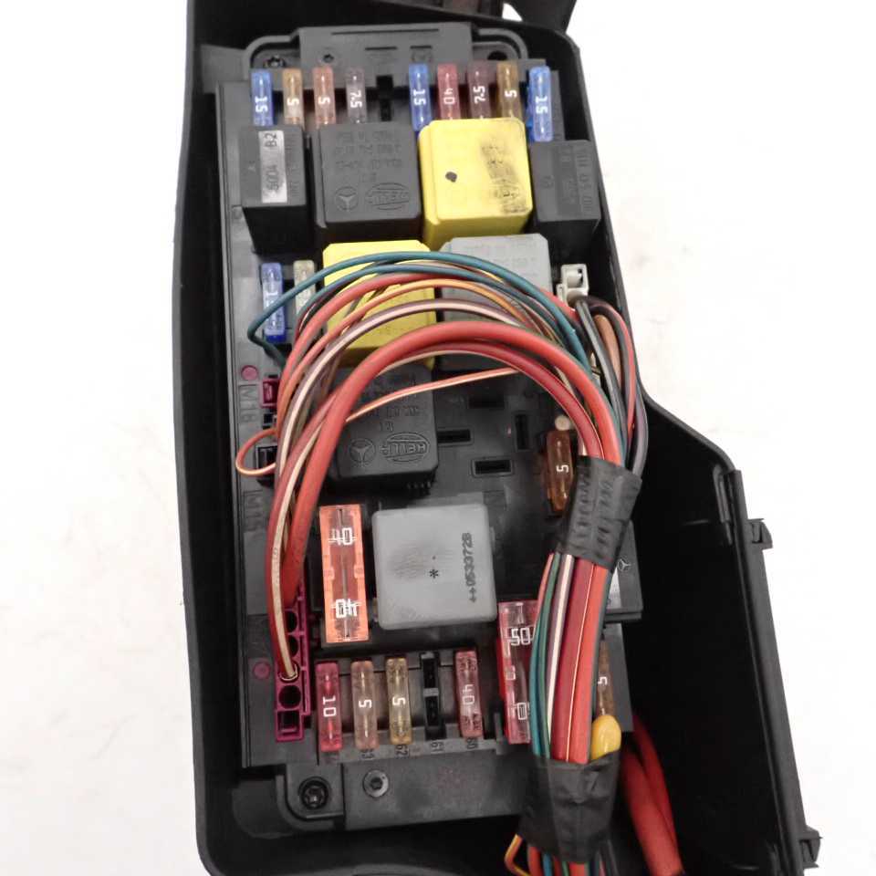 R171 1UPJ-27996743]ベンツ メルセデス-ベンツSLK R171(171456)ヒューズボックス3(エンジン SLK350 光の森 菊陽町 車検メンテナンスリセット SLK メルセデス・ベンツ ヒューズボックスからシガーソケット電源取り（メルセデス・ベンツ SLK・R171）by 定番カムシャフトマグネットからの ＳＬＫ（R171） | SLK・R171