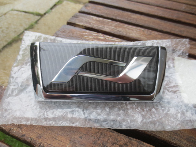 トヨタ ノア AZR60G AZR65G系 ラジエーターグリルエンブレム トヨタ