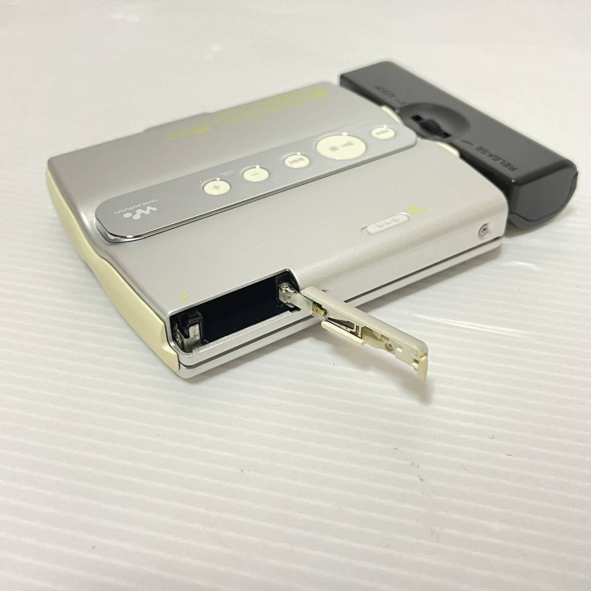 入手困難】SONY ソニー Hi-MD MDウォークマン MZ-EH70 入手困難】SONY