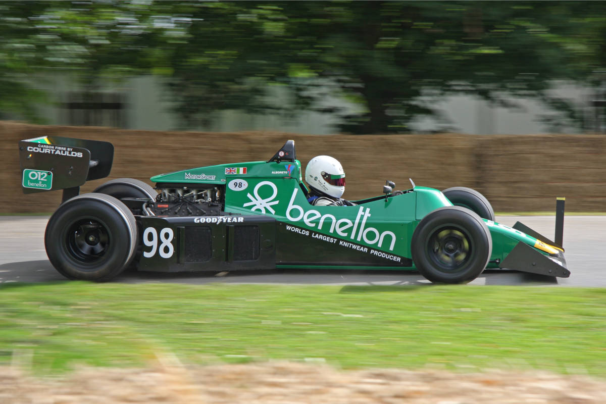 ６２　Ｆー１の1/43 組み立てキット MAKE UP社の「 TYRRELL 012 BENETTON」