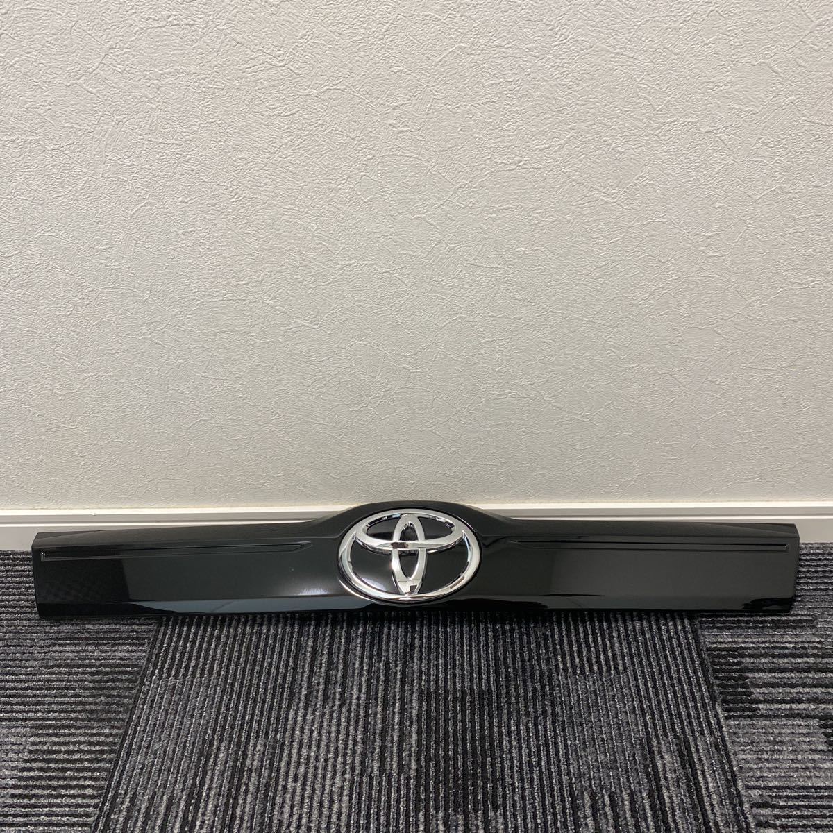 新車外し?! 超美品 TOYOTA トヨタ RAIZE ライズ 純正 バックドア 