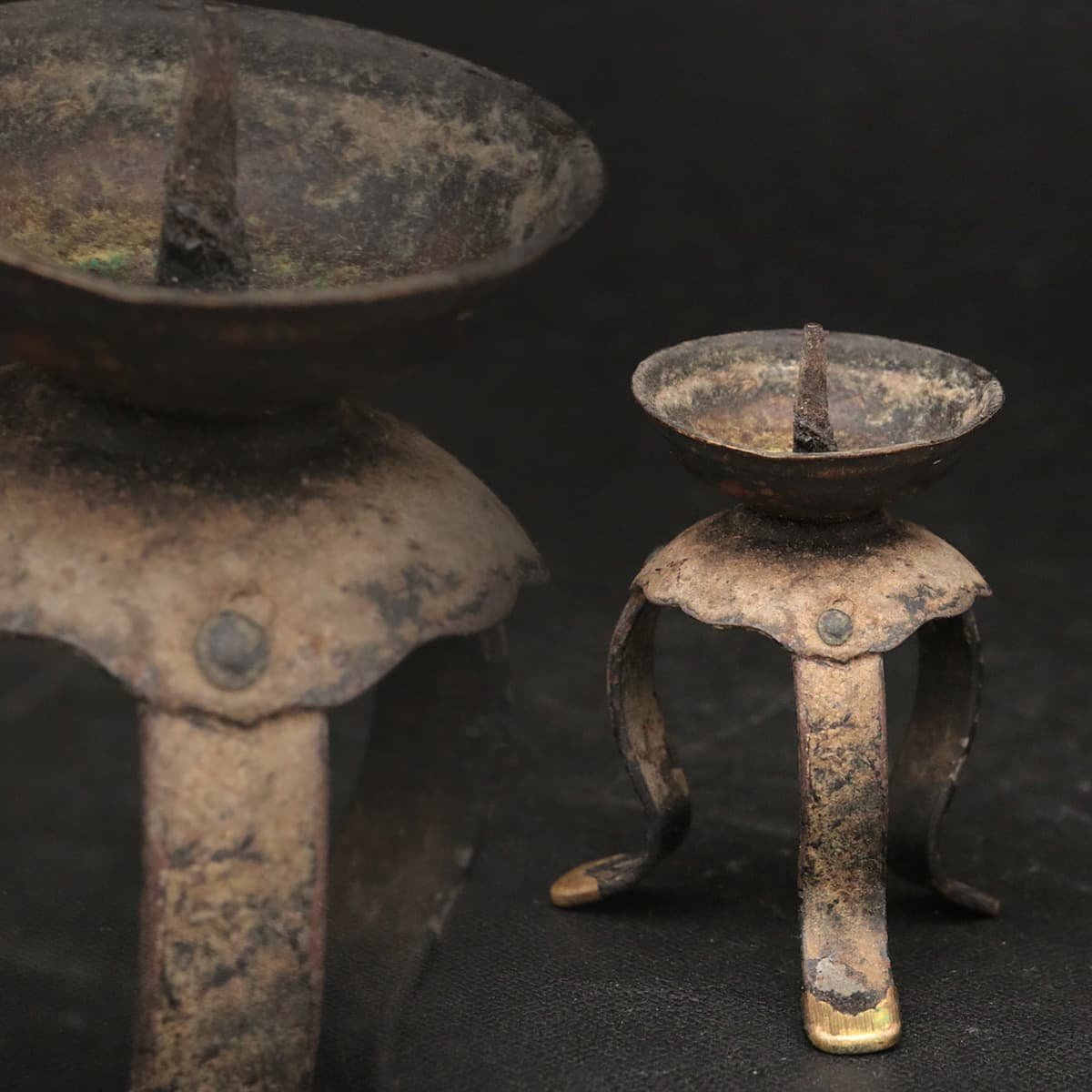 HV622 時代物 小振り 銅製 小燭台・三足燭台 高6.2cm 重23g・蝋燭立