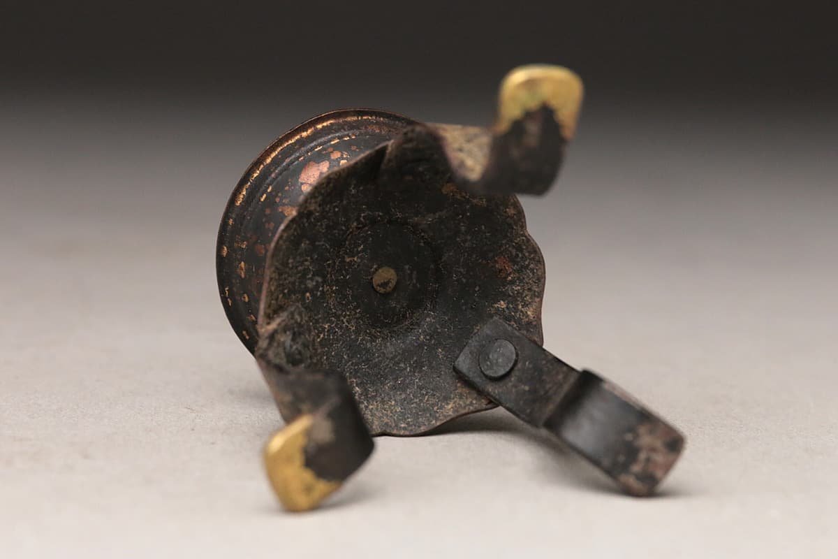 HV622 時代物 小振り 銅製 小燭台・三足燭台 高6.2cm 重23g・蝋燭立