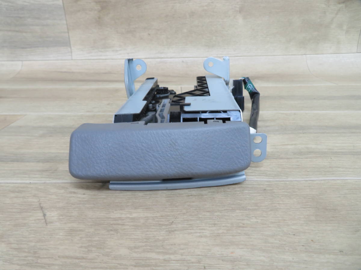 【セール，人気セール】 35289 トヨタ アルファード 10系 後期 ドリンクホルダー グレー TOYOTA 内装品(トヨタ用)｜売買されたオークション情報、yahooの商品情報をアーカイブ公開 - オークファン トヨタ用