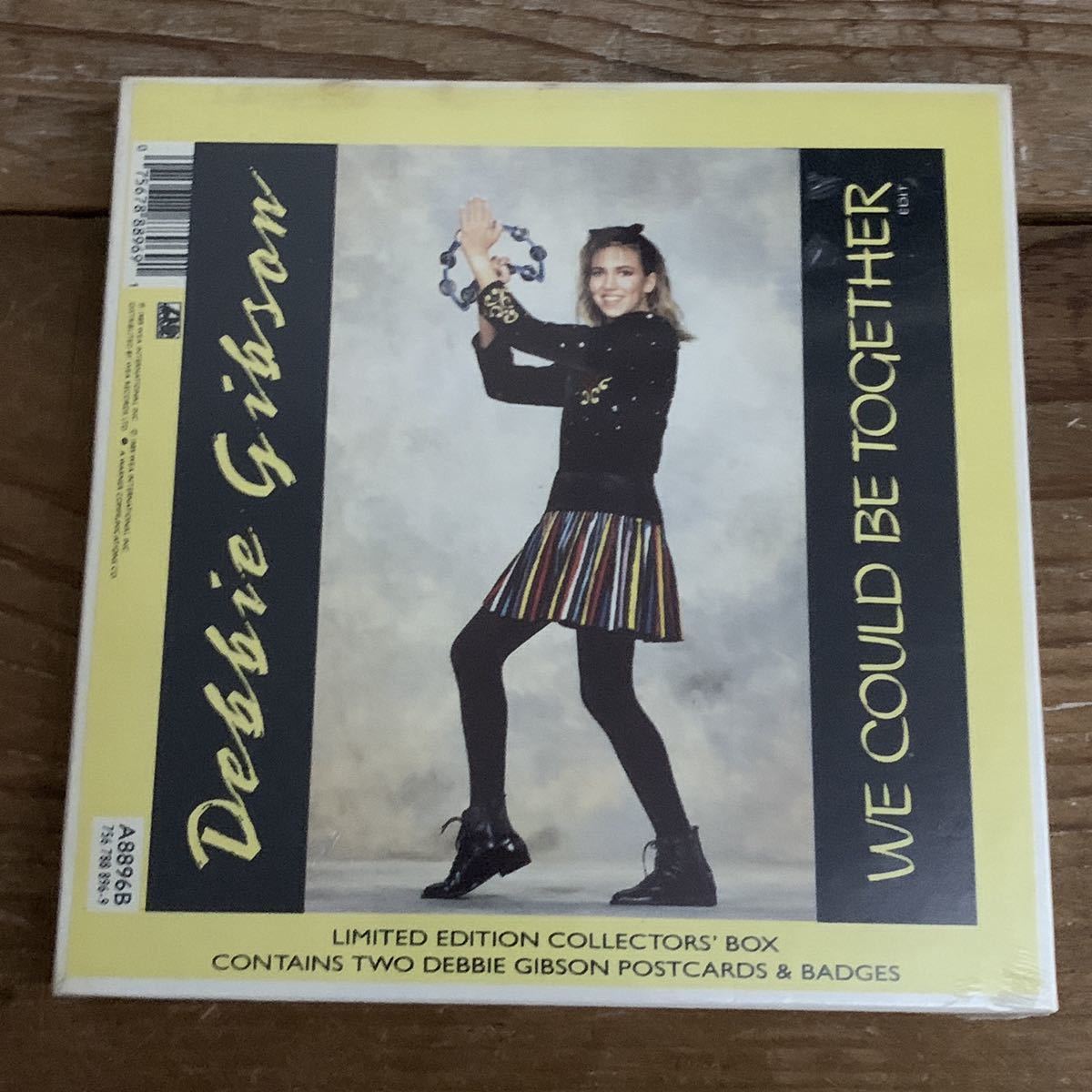 【本物保証，お得】 UK盤 7インチ DEBBIE GIBSON we could be together ポストカード バッジ レコード(その他)｜売買されたオークション情報、yahooの商品情報をアーカイブ公開 - オークファン D