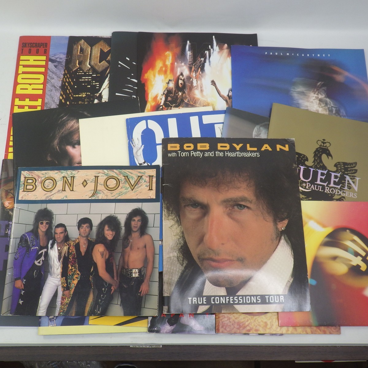 AC/DC ツアーパンフレット 2冊セット 1988 & 2010 洋楽ロックバンド 古いツアーパンフレット まとめて18点セット/AC/DC
