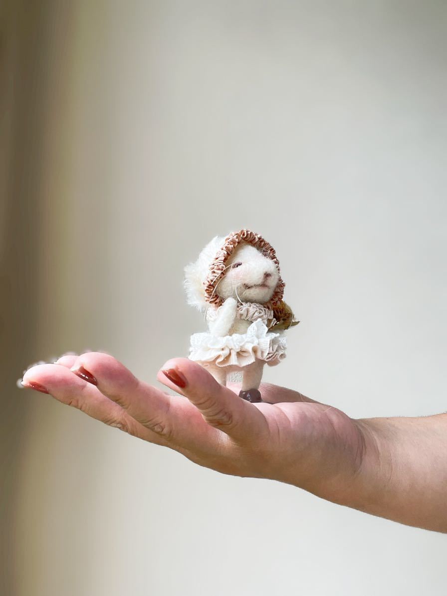 羊毛フェルトでハンドメイド*もふもふうさぎさん* 羊毛フェルト 羊毛