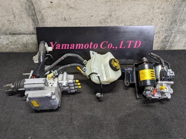 E】トヨタ ハイブリッド ZVW30 プリウス ABSアクチュエーター