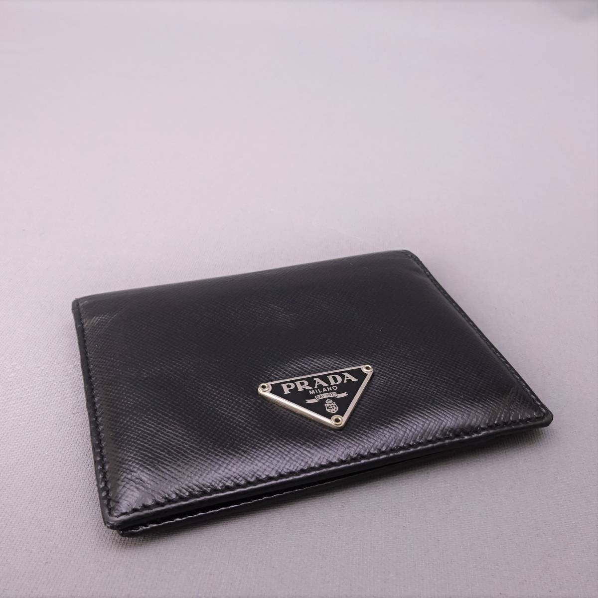 サフィアーノレザー プラダ 長財布 新品 美品 プラダ 長財布