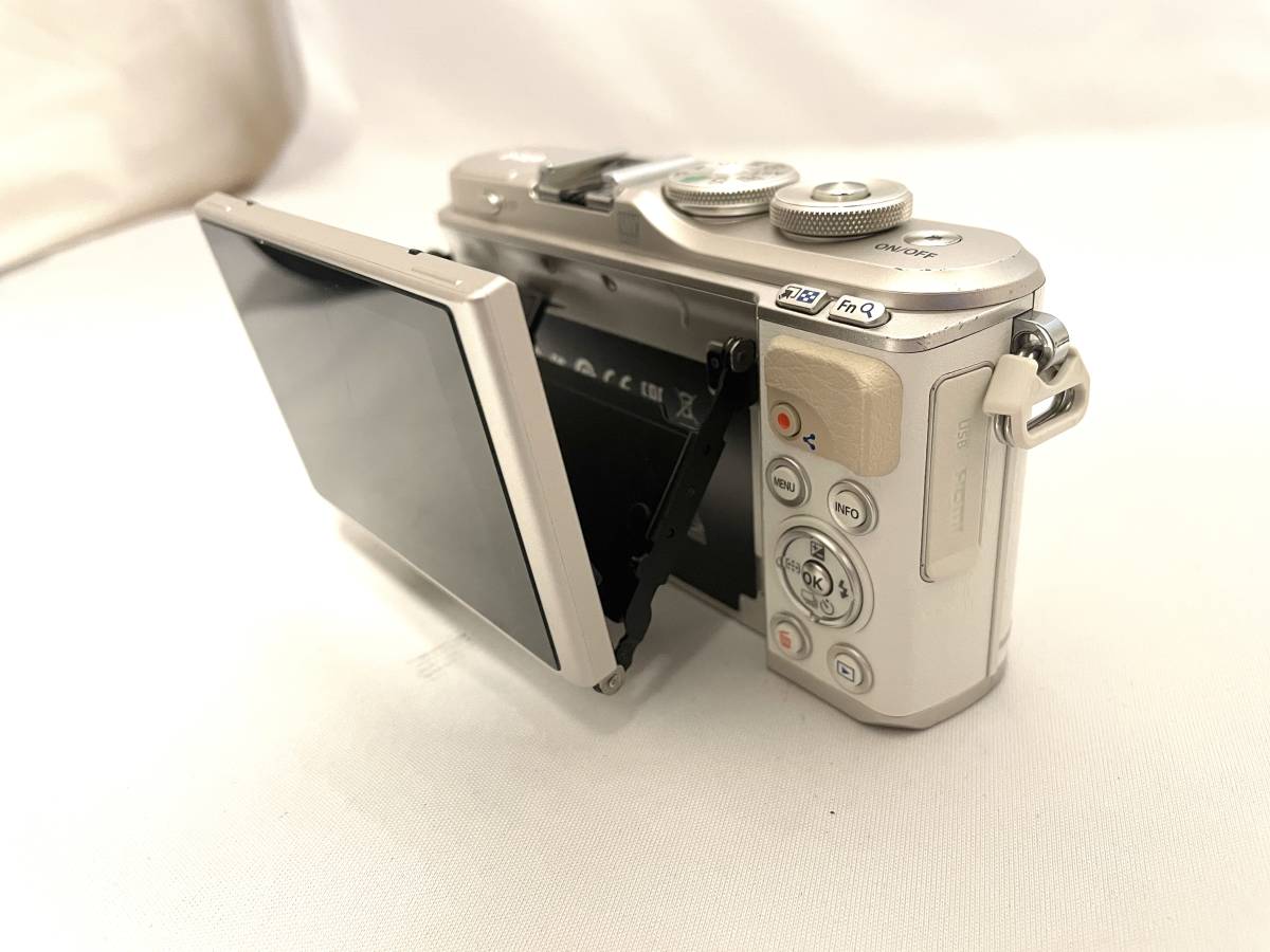 OLYMPUS ミラーレス一眼カメラ PEN E-PL9 ダブルズームキット ホワイト