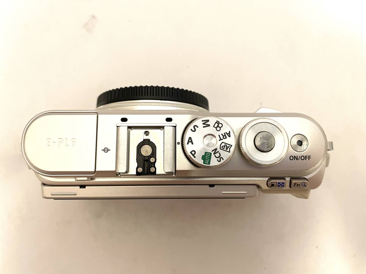 OLYMPUS ミラーレス一眼カメラ PEN E-PL9 ダブルズームキット ホワイト