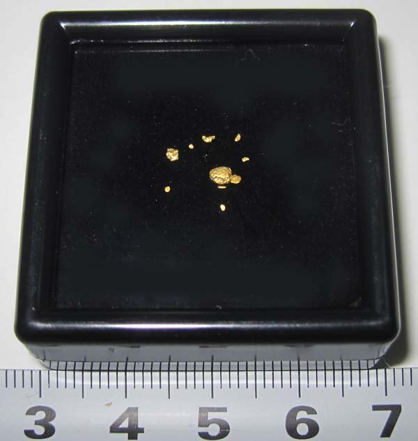 日本の鉱物　北海道初山別村茂初山別川の自然金（砂金）