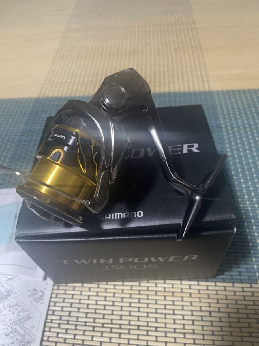 シマノ 20ツインパワー2500S 超美品 シマノ ツインパワー 2500S で