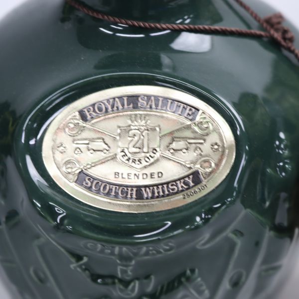 ROYAL SALUTE（ロイヤルサルート）21年 40％ 700ml 緑陶器（重量 1332g）T22I040055