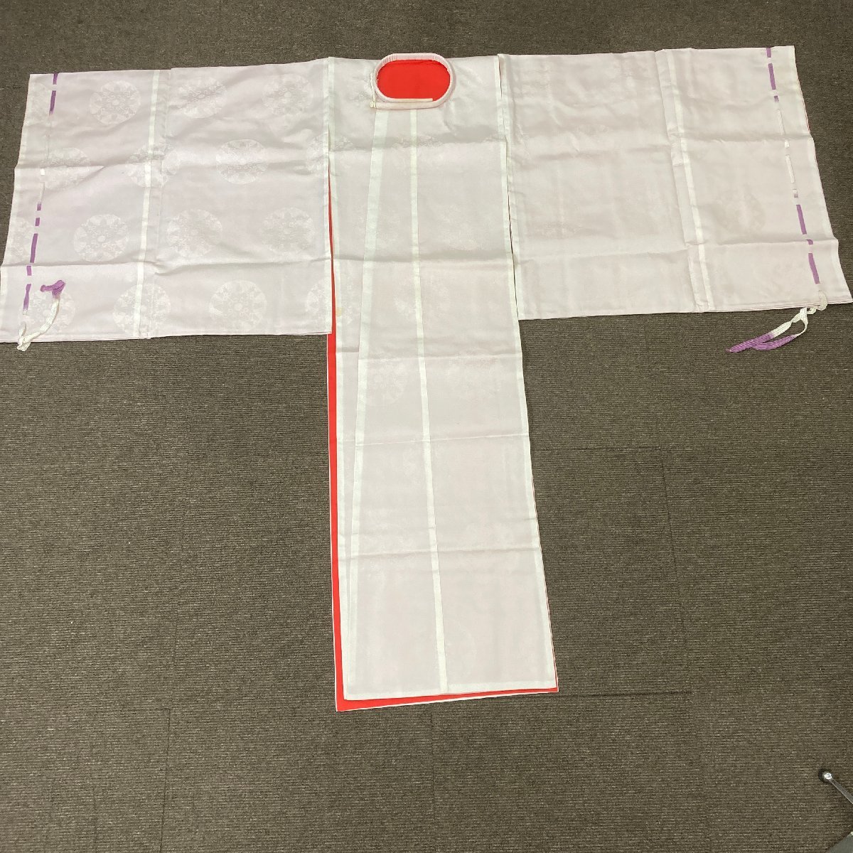 m002 B5 29 神社引受品 白色狩衣 裏赤 神職 神主 宮司 神楽 装束 御正服 神職 狩衣 衣装 平安 寺院 僧侶 神官 時代 100 ...