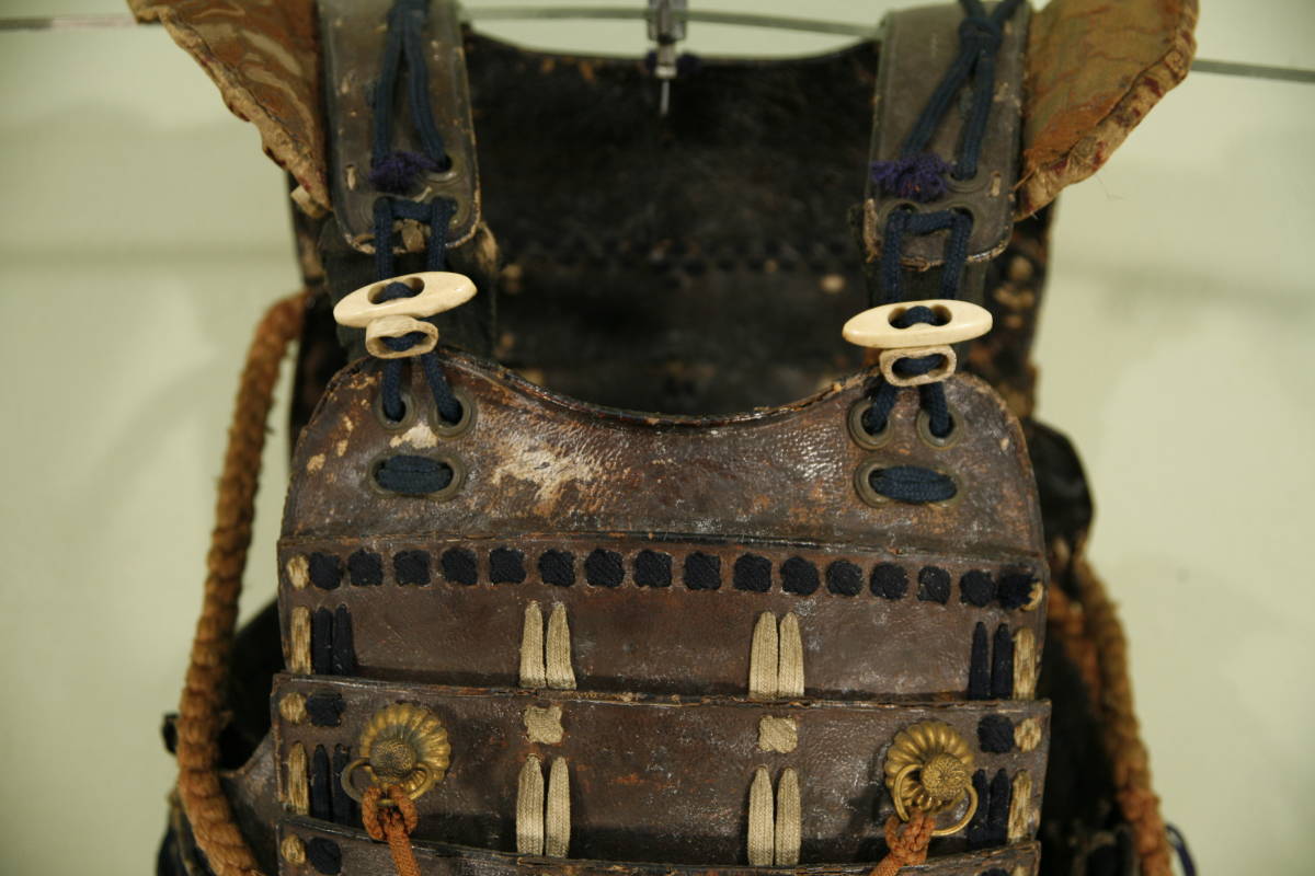 旧家蔵出し 時代鎧部品〕(甲冑（兜、鎧）)｜売買されたオークション