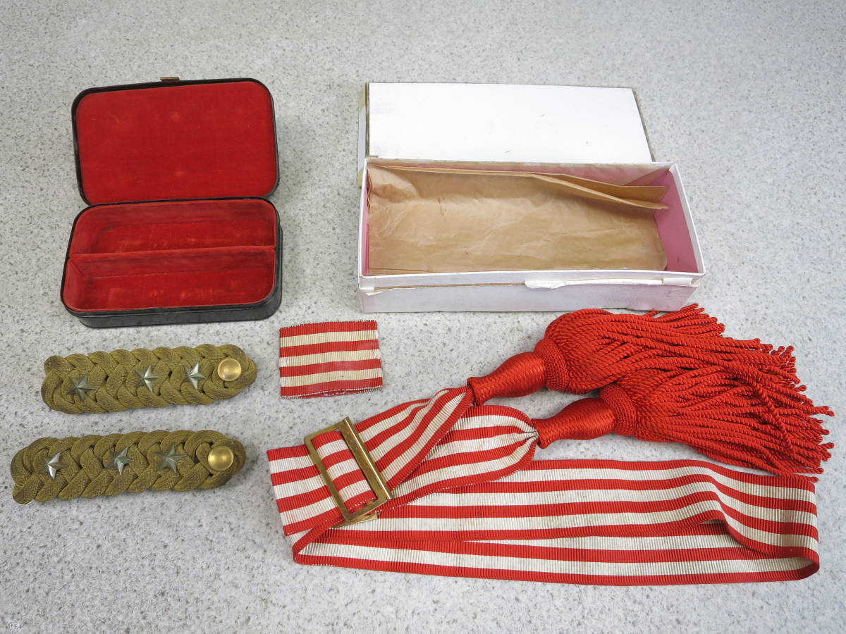 ○】本物！日本陸軍:『歩兵:大尉』・大礼服(美品):上下と正肩章飾帯 