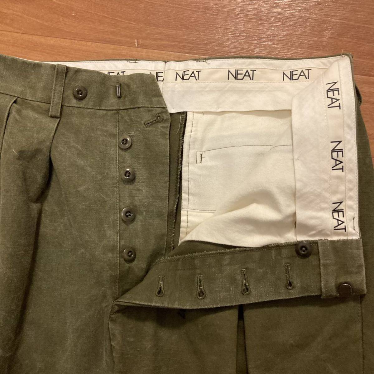 NEAT 1955's チェコ軍 テントクロス テーパード comoli a.presse l'echoppe niceness ヴィンテージ NEAT - テーパード NEATで絶大な人気を誇った “あの生地”が再び。URBS ノマド