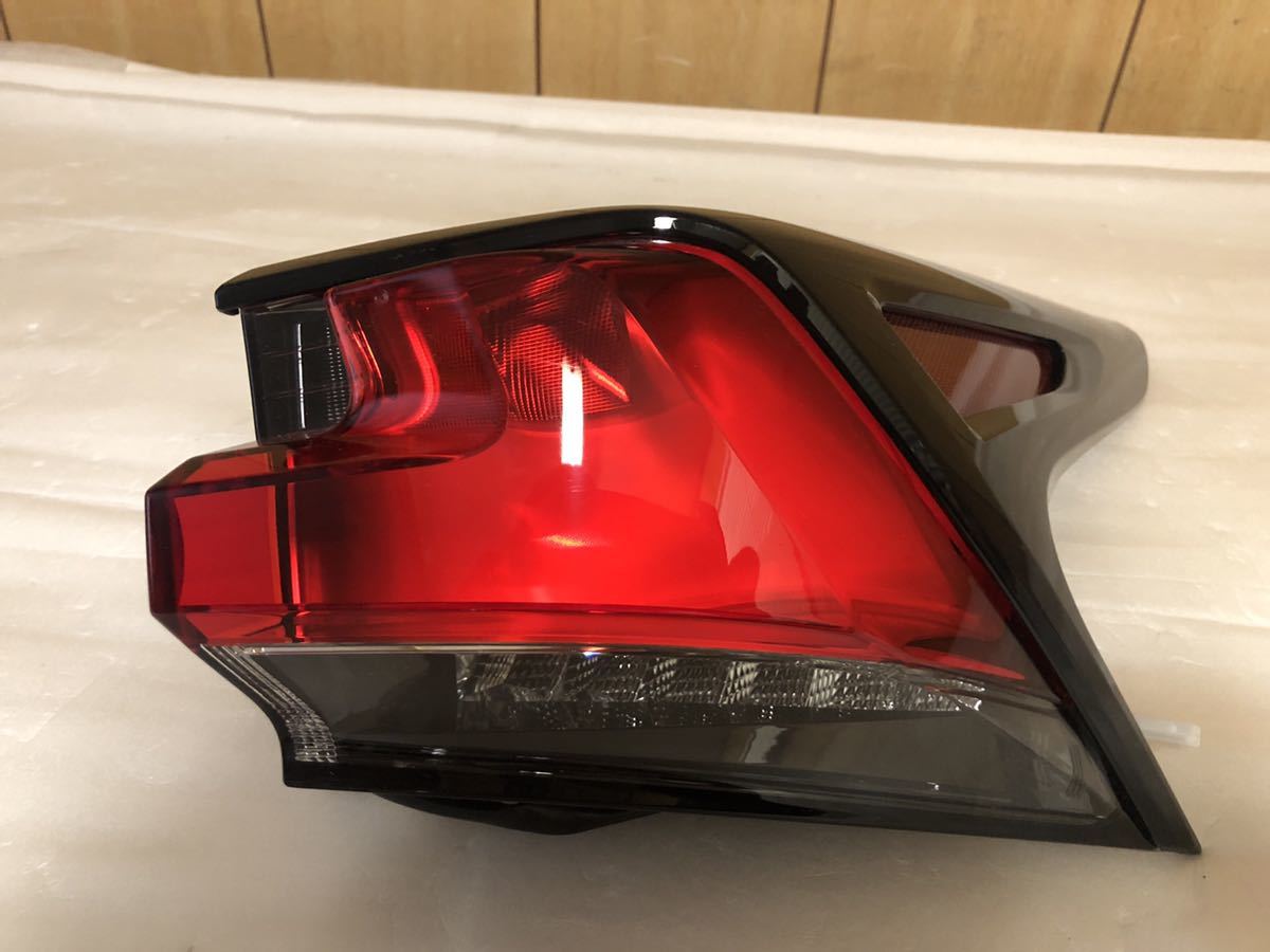 車 レクサス NX 10 系 STANLEY 78-39 右 テール ランプ