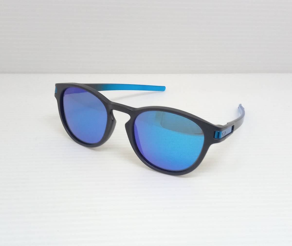 ☆ OAKLEY オークリー LATCH ブルーミラーレンズ ブラックフレーム 