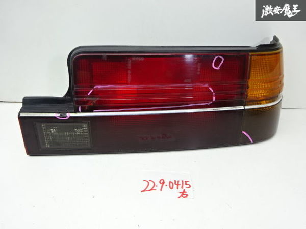 トヨタ AE86 カローラレビン 後期2ドア テールライト テールランプ 右