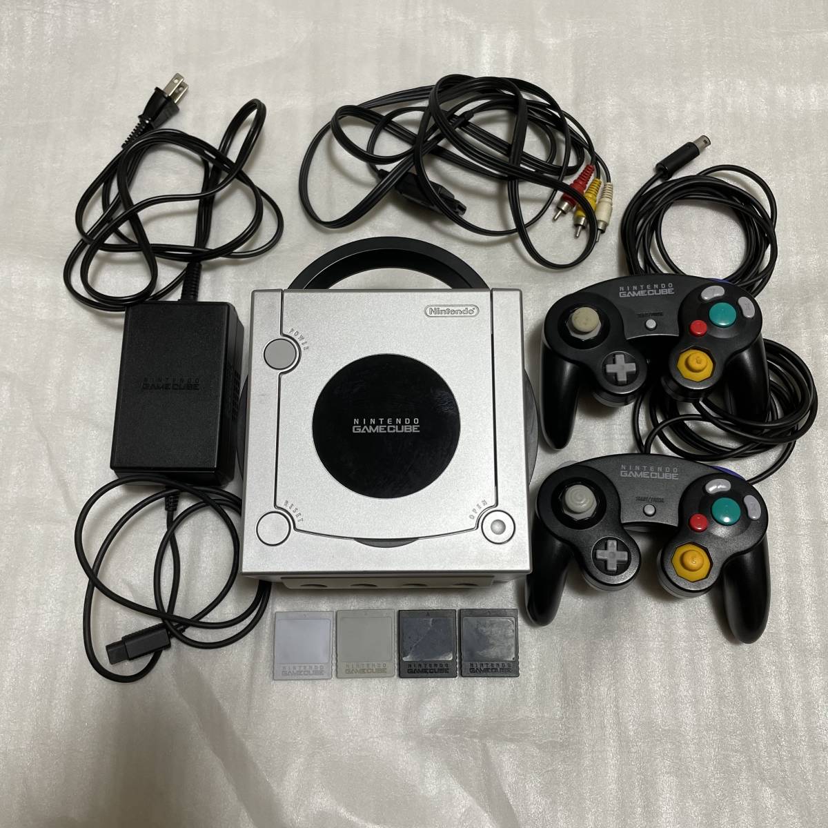  Nintendo GAMECUBE 本体 コントローラー メモリーカード シルバー ブラック 任天堂 ゲームキューブ(本体)｜売買されたオークション情報、yahooの商品情報をアーカイブ公開 - オークファン 本体