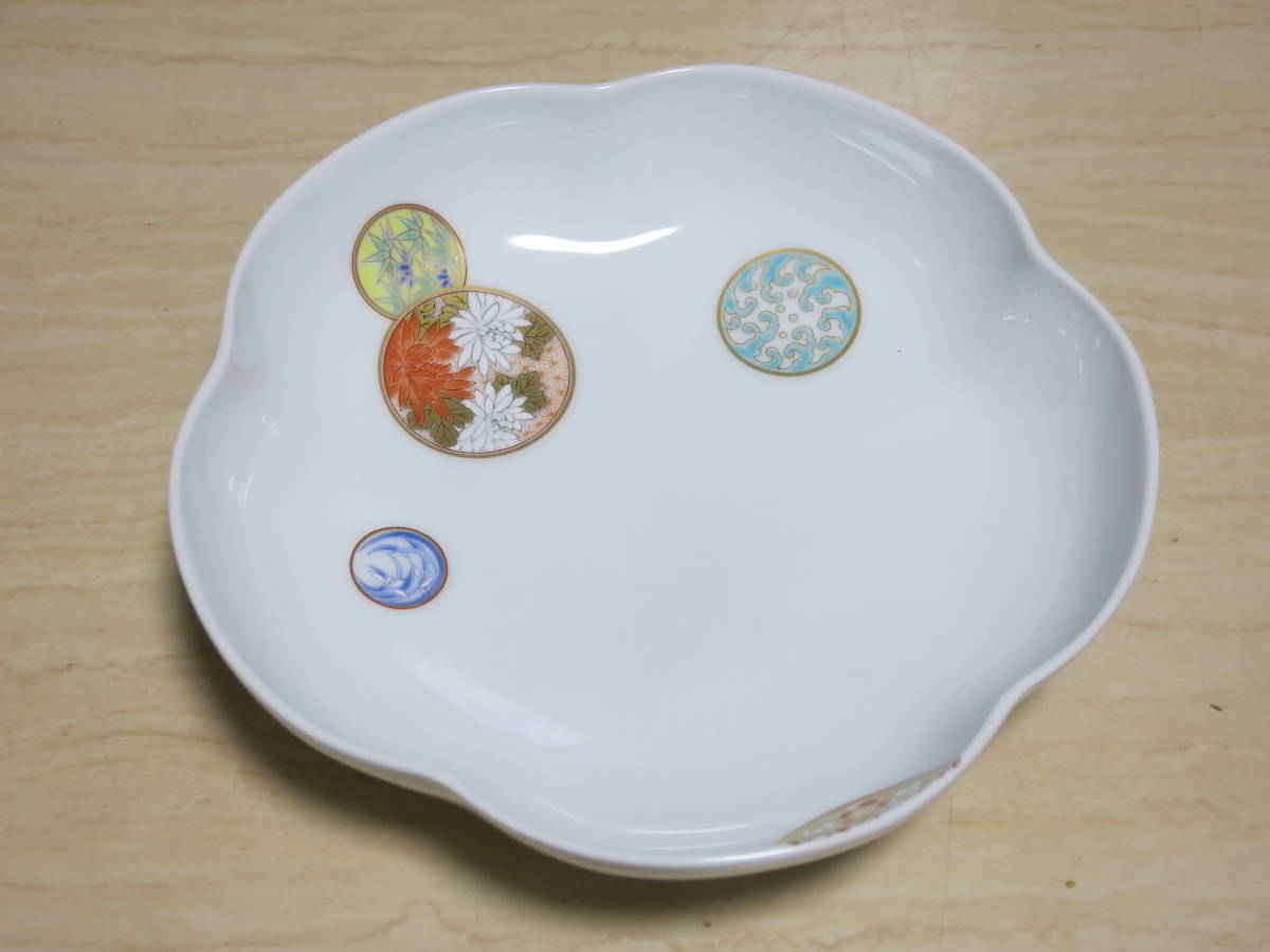 【素敵です！】宮内庁御用達　深川製磁　　★寿赤絵　梅型６号鉢　木箱付　★未使用品