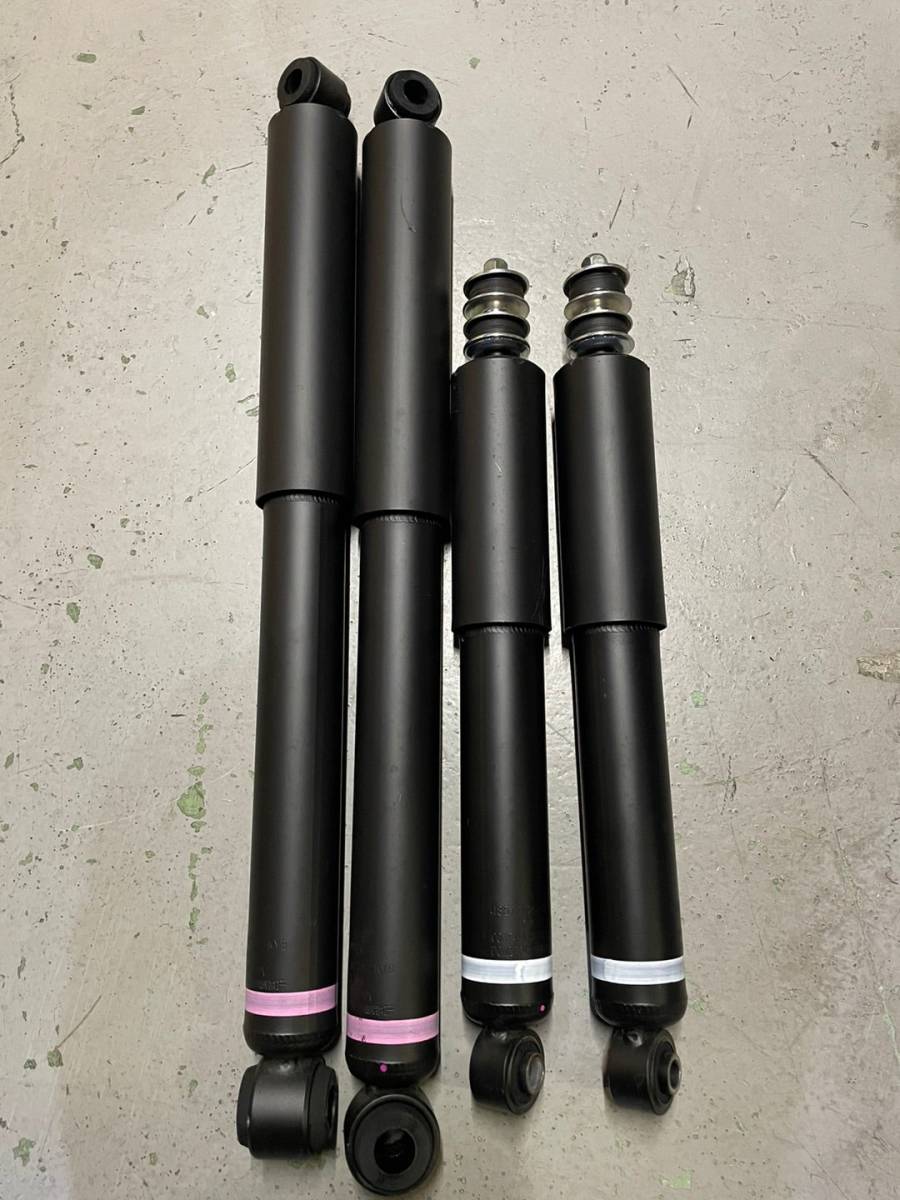 トヨタ ハイエース200系 7型 ワゴンGL 純正ショック1台分 現行7型！走行500キロ 200系ハイエース 2WD・ワゴンGL純正ショック