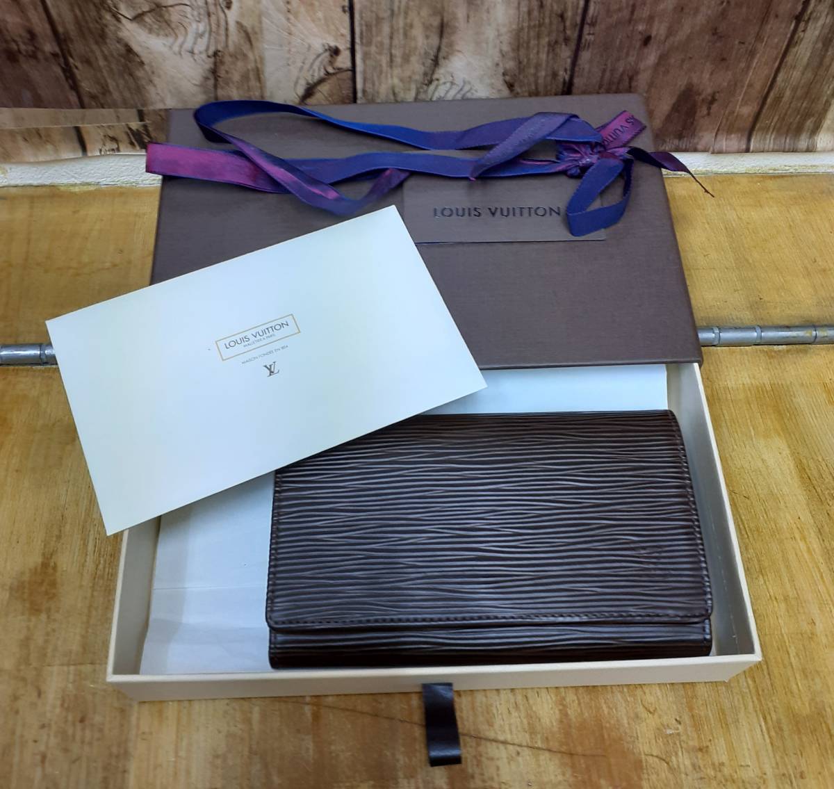 極美品 箱付き ルイヴィトン LOUIS VUITTON エピ ダークブラウン 財布 LV 二つ折り 