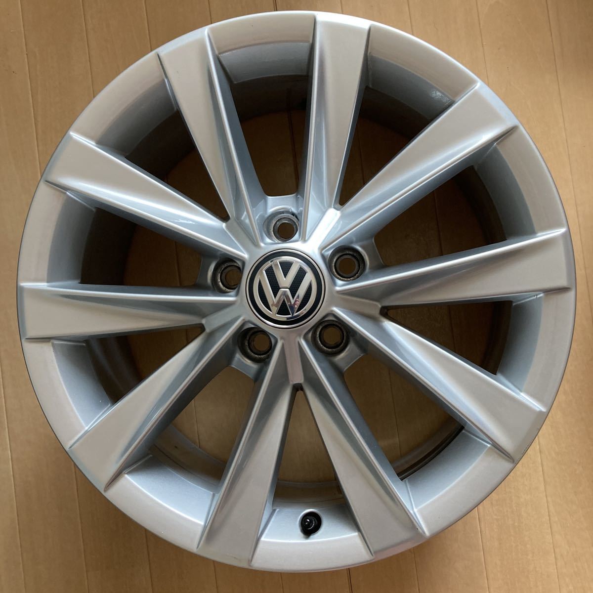 送料込:Volkswagen 17インチ 2015年式オールトラック純正ホイール VW ゴルフオールトラック 純正アルミホイール 4本 17インチ 7.0J +42