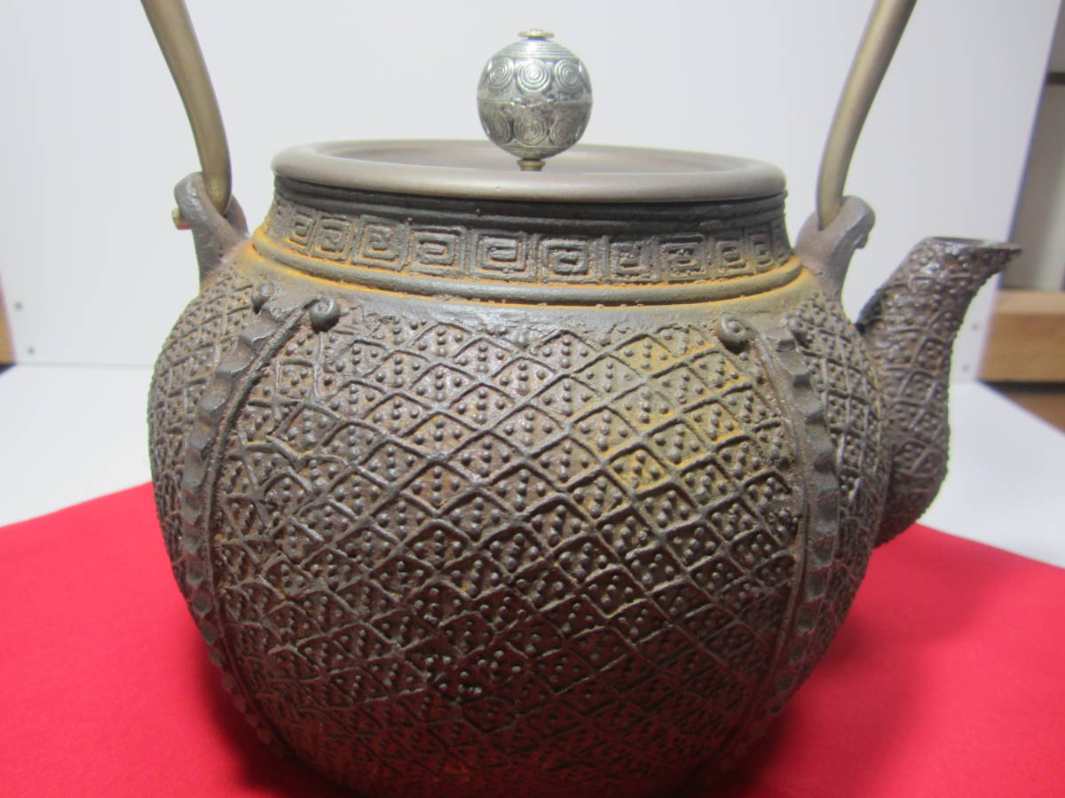 南部鉄瓶 時代物 鉄色の雨龍紋様 龍文堂造 金属工芸 鉄瓶 【公式通販】