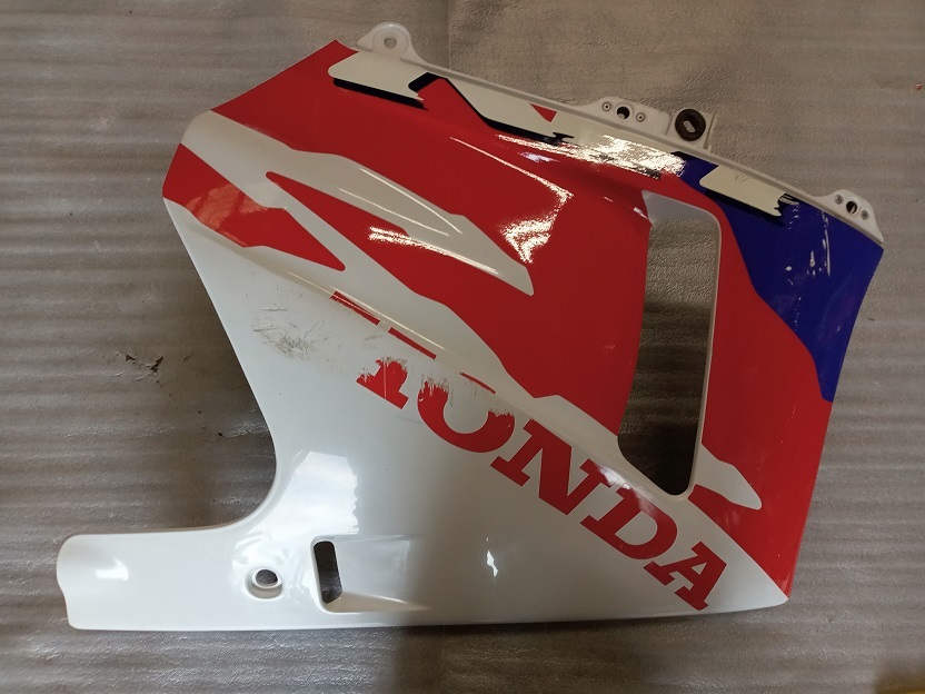ホンダ RVF 400 アンダーカウル 右 (中古) サイド カバー 64260