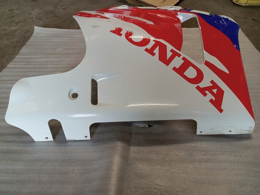 ホンダ RVF 400 アンダーカウル 右 (中古) サイド カバー 64260