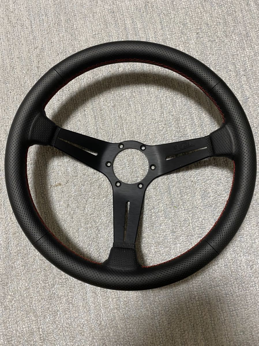 美品　MARDI ナルディ ディープコーンパンチングレザー NARDI ラリーディープコーンパンチングレザー レッドステッチ 自動車