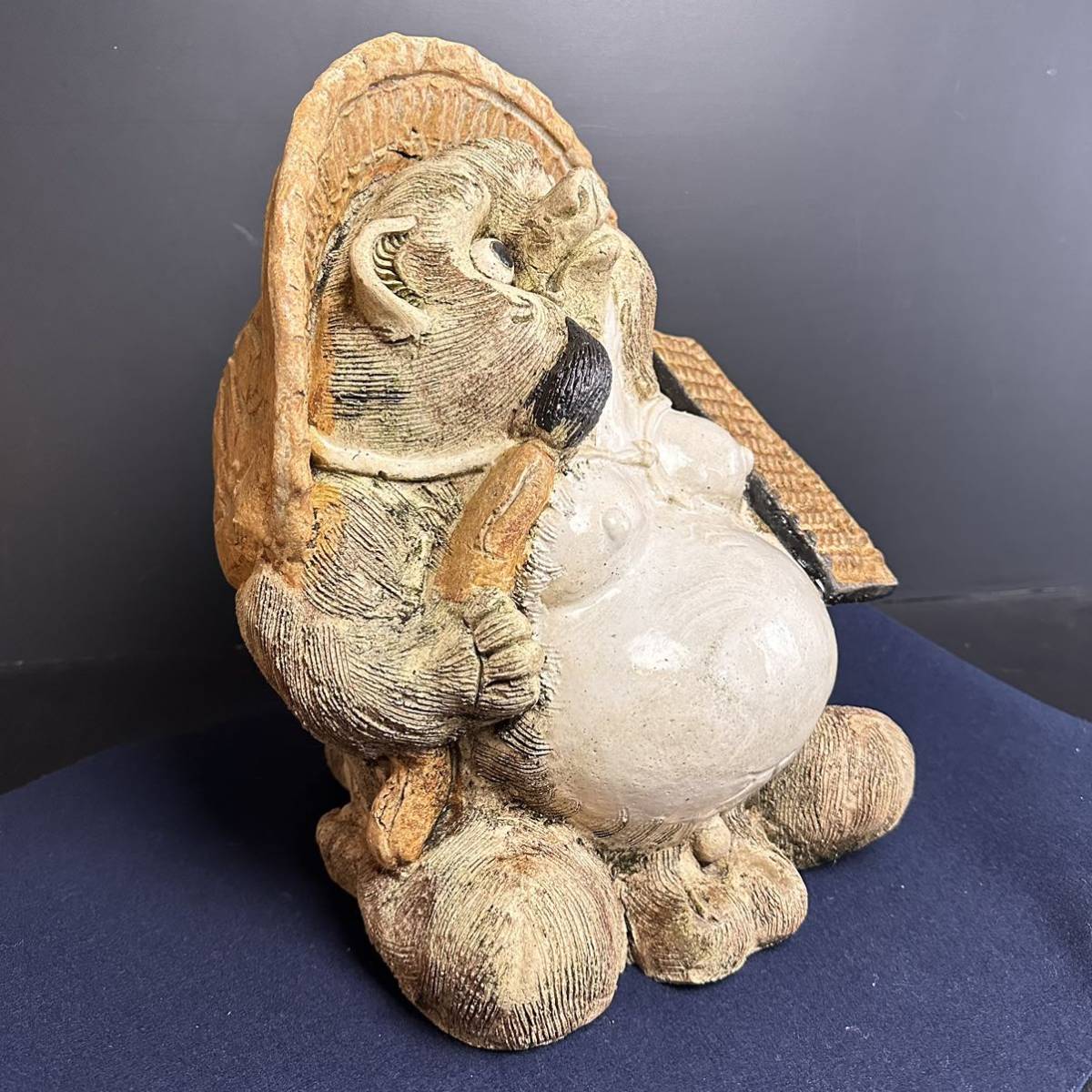 DM489 信楽焼 狸 そろばん 筆持ちたぬき 置物 徳利に通い帳 高さ約37cm 