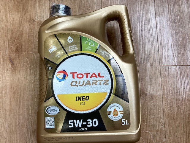 TOTAL QUARTZ INEO ECS (トタル・クォーツ・イネオ・イーシーエス)5W-30エンジンオイル 5L プジョー車専用 送料込み