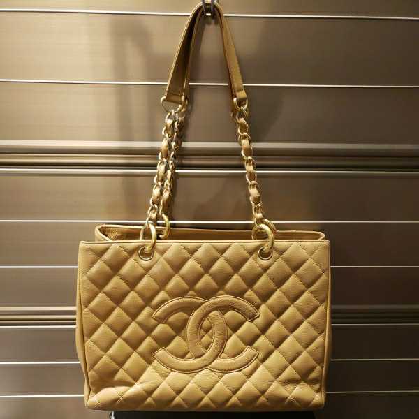 Chanel スパライン マトラッセ キャビアスキン ロゴ ボストンバッグ ベージュ (205564 main image 0