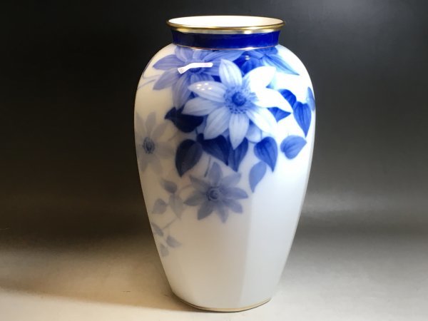 大倉陶園 花瓶 - メルカリ フラワーベース クレマチス 28cm | ブルーローズ 安い商品を通販サイトから探す 花瓶」の人気商品一覧 大倉陶園（花瓶）のフリマアイテム一覧 花瓶の通販 花器 花瓶・フラワースタンドの人気アイテム 薔薇柄