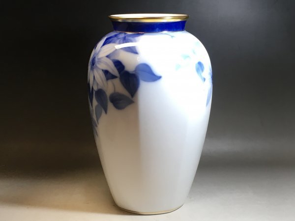 大倉陶園 花瓶 - メルカリ フラワーベース クレマチス 28cm | ブルーローズ 安い商品を通販サイトから探す 花瓶」の人気商品一覧 大倉陶園（花瓶）のフリマアイテム一覧 花瓶の通販 花器 花瓶・フラワースタンドの人気アイテム 薔薇柄