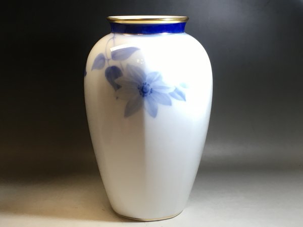 大倉陶園 花瓶 - メルカリ フラワーベース クレマチス 28cm | ブルーローズ 安い商品を通販サイトから探す 花瓶」の人気商品一覧 大倉陶園（花瓶）のフリマアイテム一覧 花瓶の通販 花器 花瓶・フラワースタンドの人気アイテム 薔薇柄