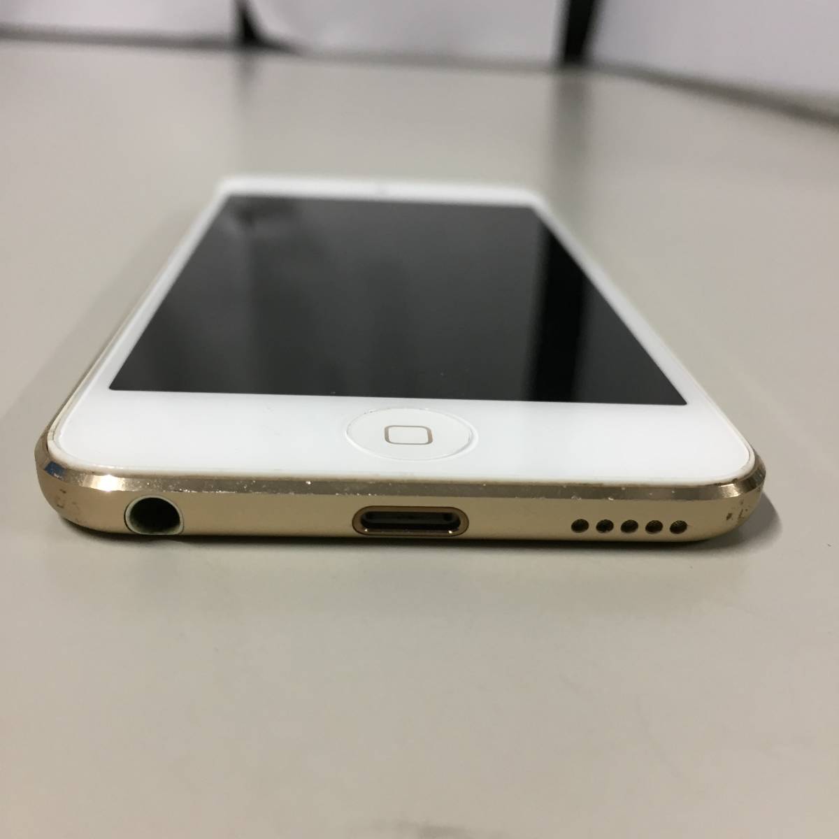 □iPod touch 第7世代 MVHT2J/A A2178 32GB イヤホン付 Apple ゴールド