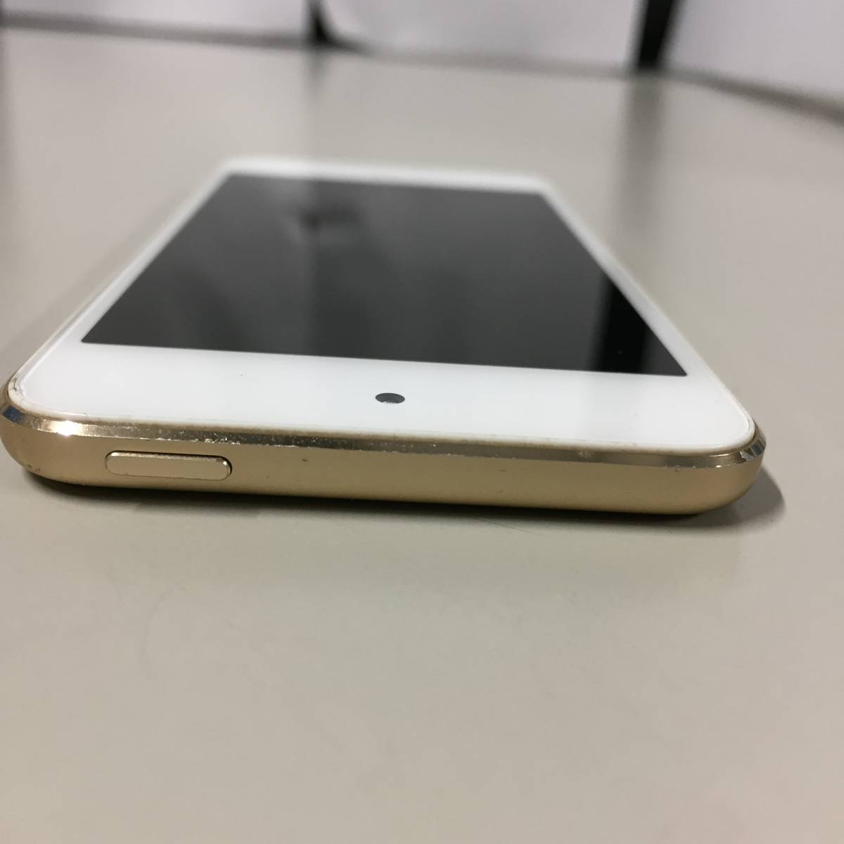 □iPod touch 第7世代 MVHT2J/A A2178 32GB イヤホン付 Apple ゴールド